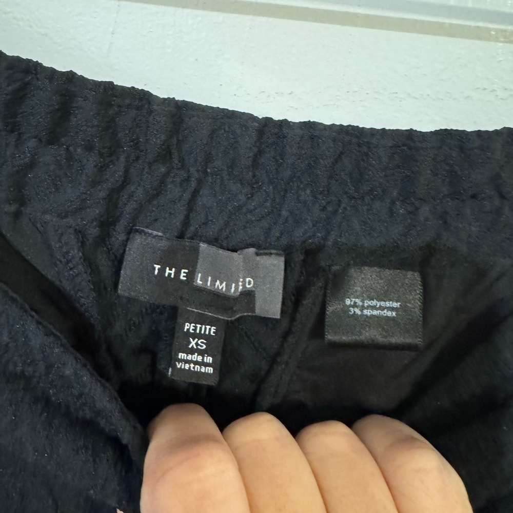 The Limited Black Pants with Relaxed Fit. Size XSP. - Picture 3 of 5